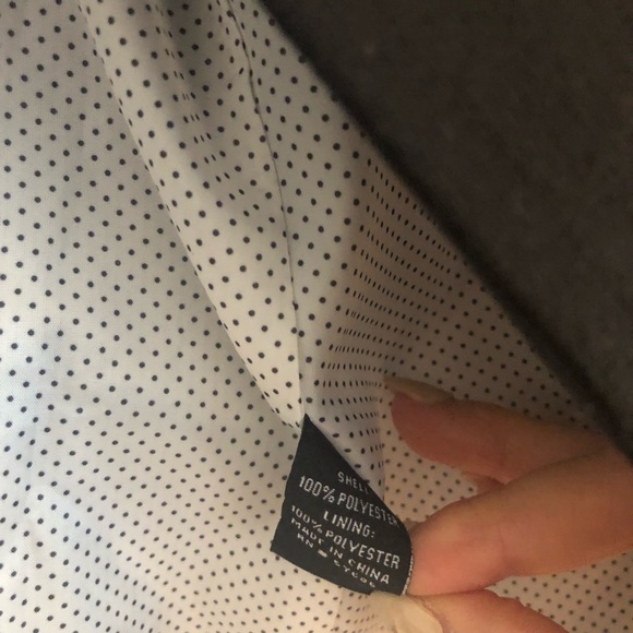 Black fitted lined jacket. Size medium (junior sizing)and in good condition. - Picture 3 of 4